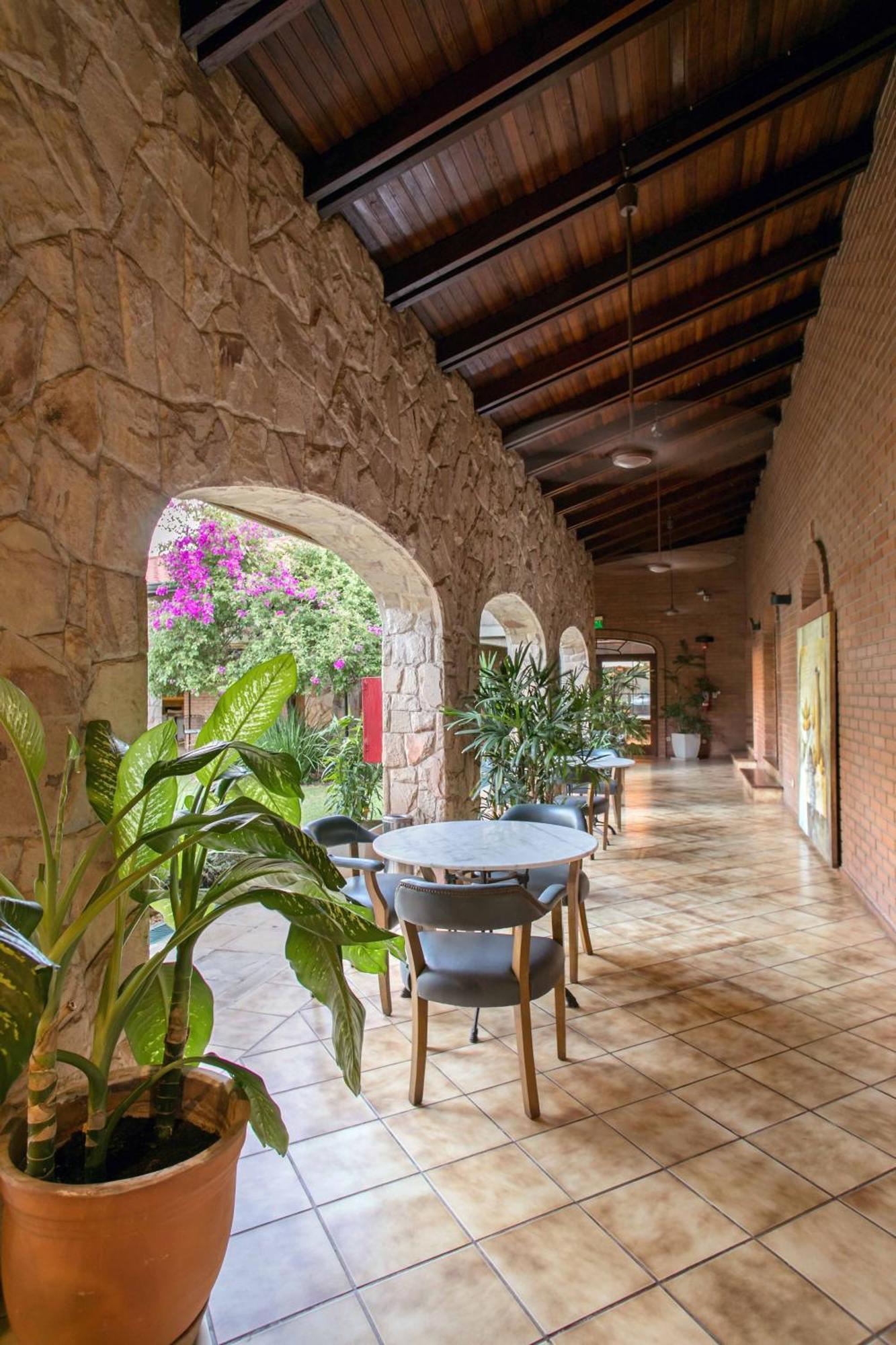 Las Lomas Casa Hotel Asuncion Bagian luar foto